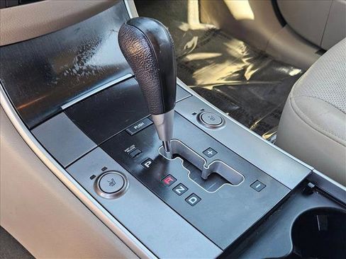 Used 2012 Hyundai Veracruz Limited w/ Entertainment Pkg FWD image 17