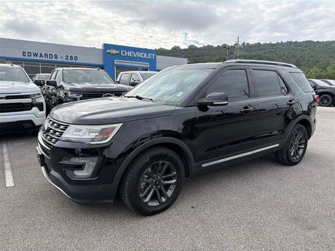 Used 2017 Ford Explorer XLT FWD image 1