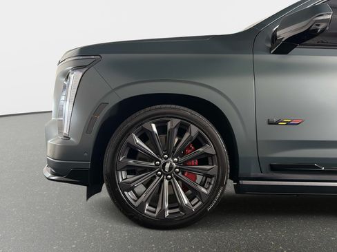 Used 2025 Cadillac Escalade V AWD/4WD image 19