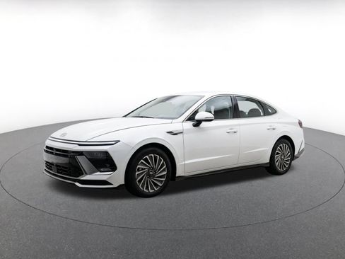 Used 2025 Hyundai Sonata SEL FWD image 3