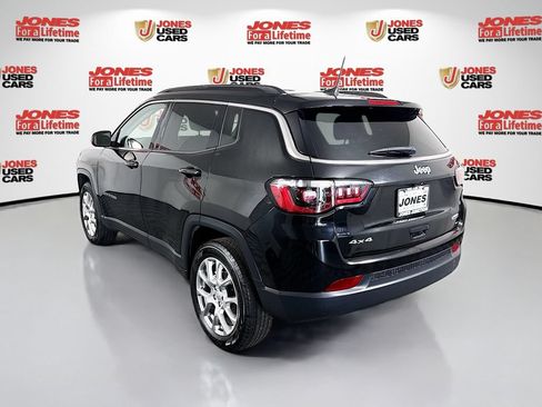 Used 2022 Jeep Compass Latitude AWD/4WD image 2