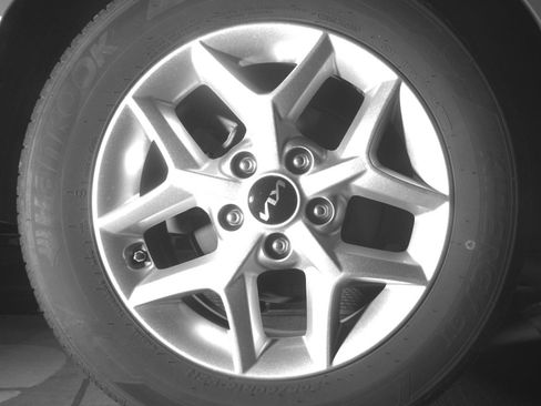 Used 2025 Kia Soul LX w/ LX Technology Package FWD image 12