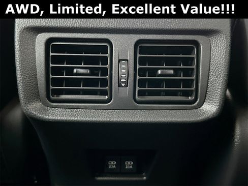 Used 2021 Toyota Venza Limited image 27