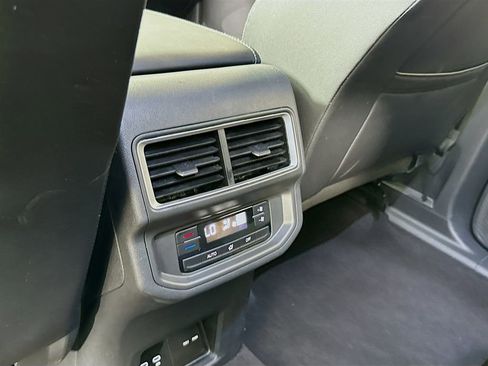 Used 2024 Volkswagen Atlas SE AWD/4WD image 27