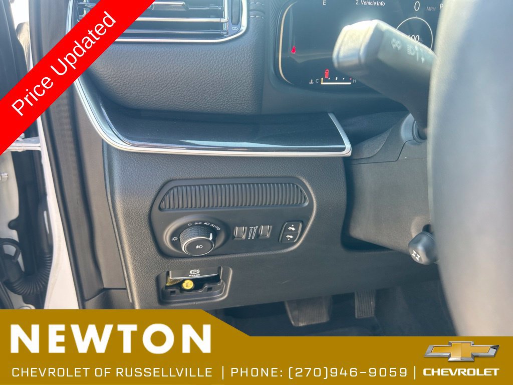 Used 2023 Jeep Wagoneer 4WD w/ Premium Group I image 7