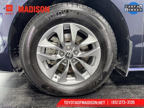 Used 2023 Toyota Sienna XLE image 6