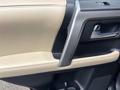 Used 2016 Toyota 4Runner SR5 Premium image 18