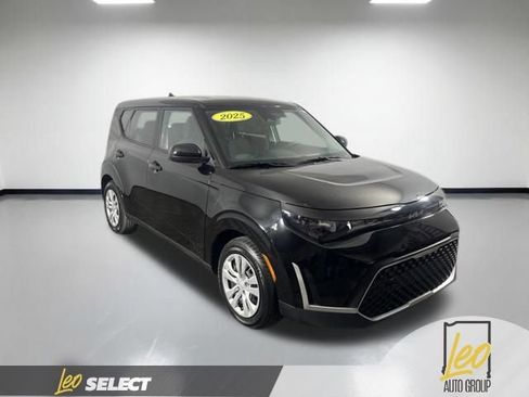 Used 2025 Kia Soul LX FWD image 4