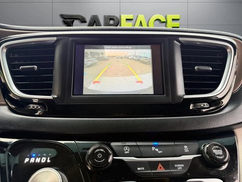 Used 2019 Chrysler Pacifica Touring-L FWD image 33
