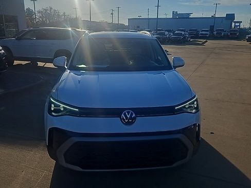New 2026 Volkswagen Taos SE image 2