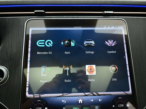 Used 2022 Mercedes-Benz EQS 450+ Sedan image 16