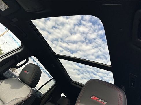 Used 2025 Chevrolet Traverse Z71 w/ Driver Confidence Package image 19