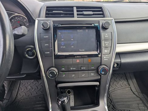 Used 2017 Toyota Camry SE w/ Moonroof Package FWD image 13