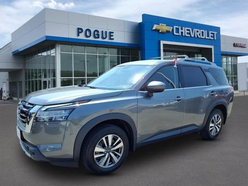 Used 2023 Nissan Pathfinder SL AWD/4WD image 4