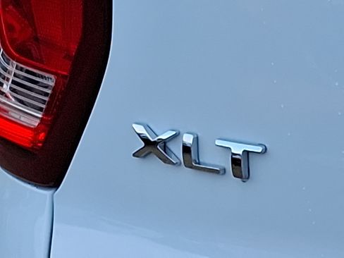 Used 2017 Ford Explorer XLT w/ Equipment Group 202A AWD/4WD image 30