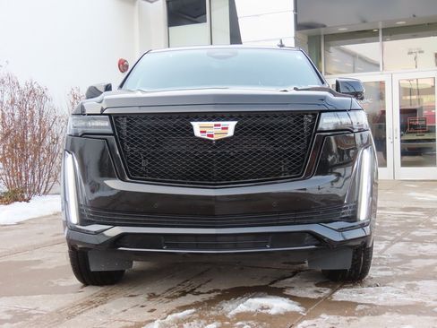Used 2023 Cadillac Escalade Sport image 3