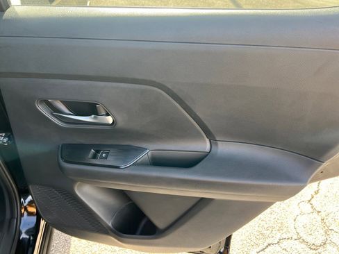 New 2026 Nissan Kicks SR image 16