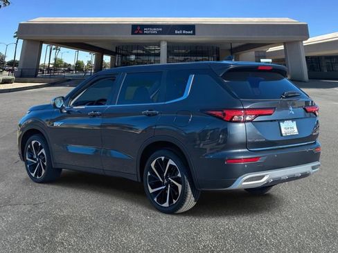 New 2025 Mitsubishi Outlander SE image 2