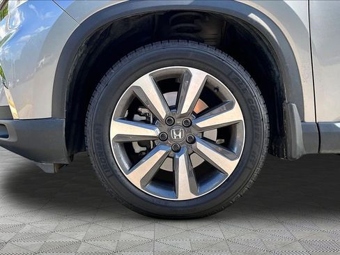 Certified 2025 Honda Pilot Touring image 23