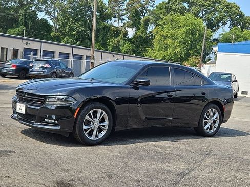 Used 2020 Dodge Charger SXT AWD/4WD image 3