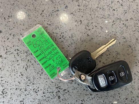Used 2019 Hyundai Elantra SEL FWD image 5