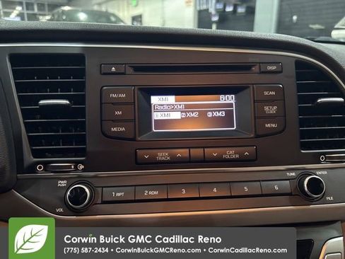 Used 2017 Hyundai Elantra SE image 22