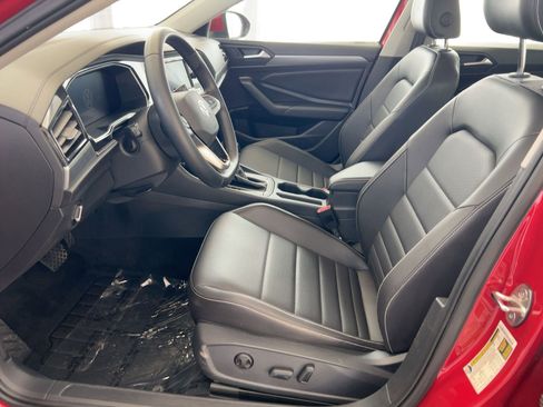 Used 2022 Volkswagen Jetta SE w/ Panoramic Sunroof Package image 5