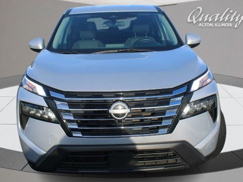 Used 2024 Nissan Rogue SV image 11