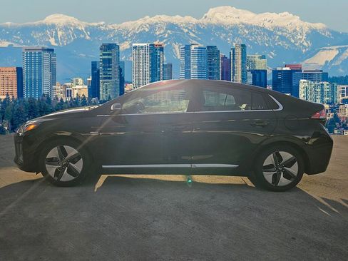 Used 2020 Hyundai Ioniq SEL image 4