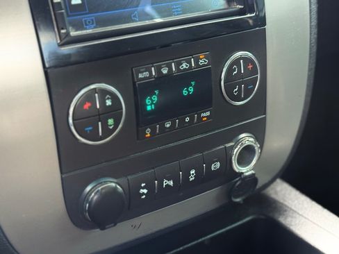 Used 2013 GMC Sierra 2500 SLT w/ SLT Convenience Package AWD/4WD image 25