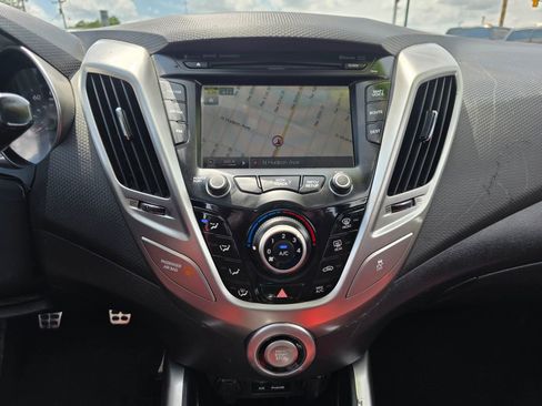 Used 2014 Hyundai Veloster w/ Technology Package 03 FWD image 17