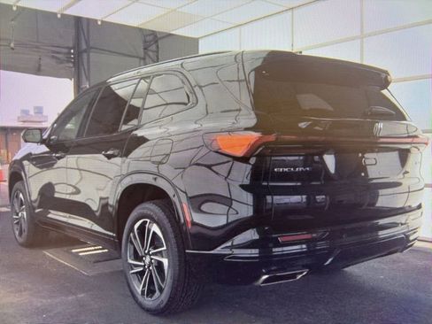 Used 2025 Buick Enclave Sport Touring image 3