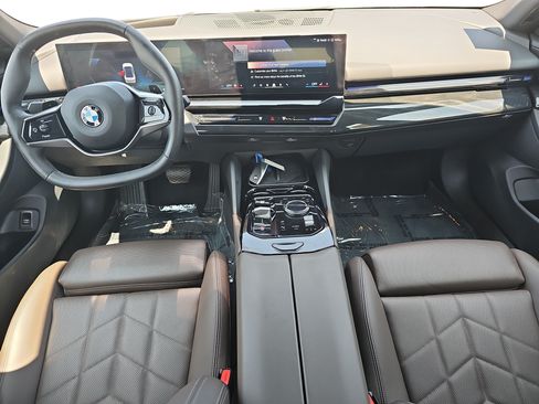 Used 2024 BMW 530i xDrive w/ Premium Package AWD/4WD image 9
