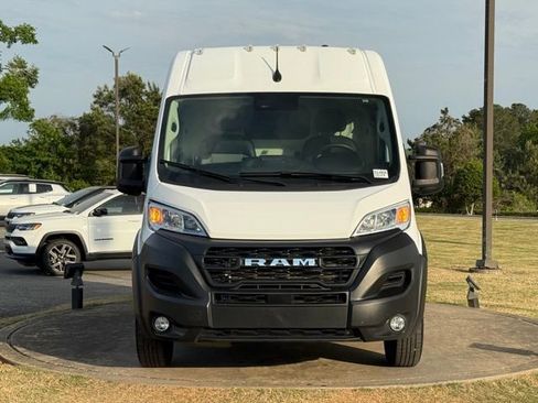 Used 2025 RAM ProMaster 2500 w/ Convenience Group image 2