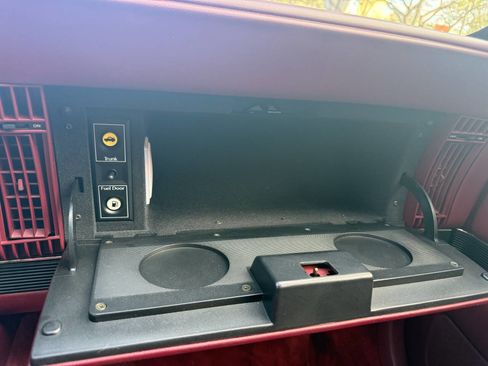 Used 1990 Buick Reatta Convertible image 24