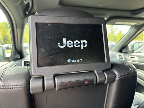 Used 2017 Jeep Grand Cherokee Limited w/ Luxury Group II AWD/4WD image 12