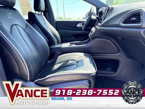 Used 2025 Chrysler Pacifica Limited FWD image 22