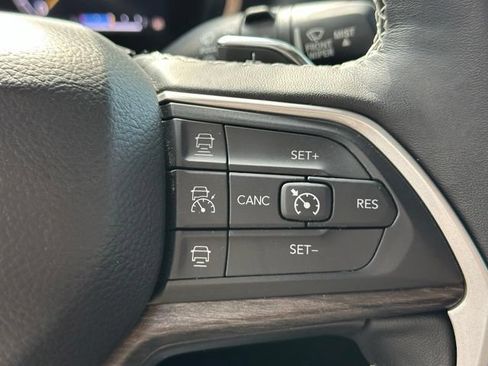 Used 2022 Jeep Grand Cherokee L Limited AWD/4WD image 17