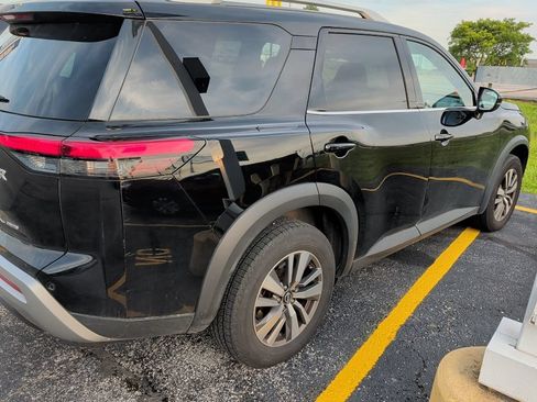 Used 2023 Nissan Pathfinder SL AWD/4WD image 3