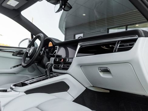 Certified 2026 Porsche Macan AWD/4WD image 44