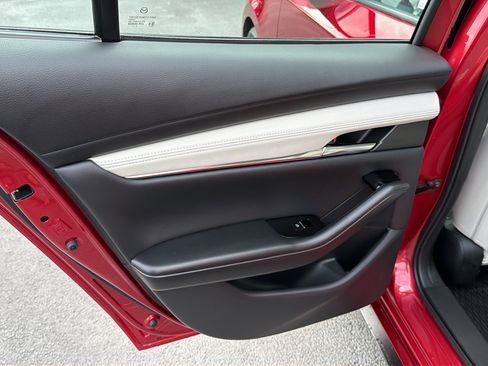 Used 2025 MAZDA MAZDA3 2.5 Turbo Sedan w/Premium Plus image 17