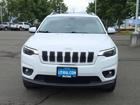 Used 2019 Jeep Cherokee Latitude w/ Cold Weather Group AWD/4WD image 3