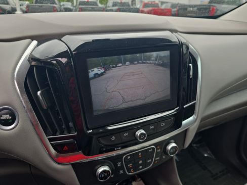 Used 2018 Chevrolet Traverse LT FWD image 26