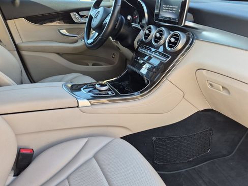 Used 2018 Mercedes-Benz GLC 300 4MATIC image 20