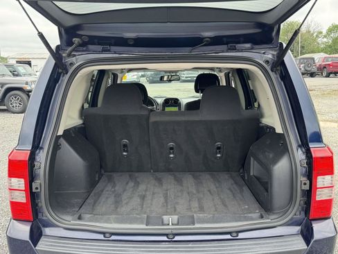 Used 2015 Jeep Patriot Latitude AWD/4WD image 11