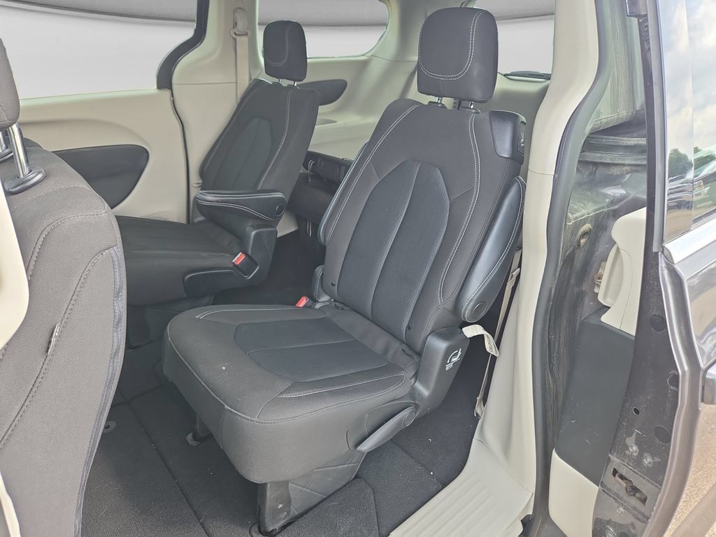 Used 2023 Chrysler Voyager LX FWD image 32