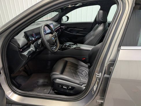 Used 2024 BMW 530i xDrive image 16