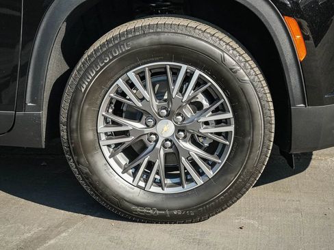 New 2026 Chevrolet Traverse LT w/ Driver Confidence Package FWD image 11