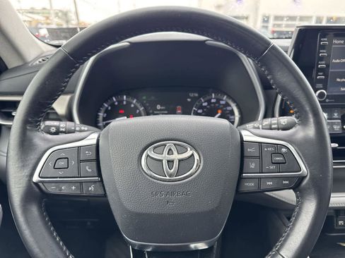 Used 2020 Toyota Highlander XLE image 18