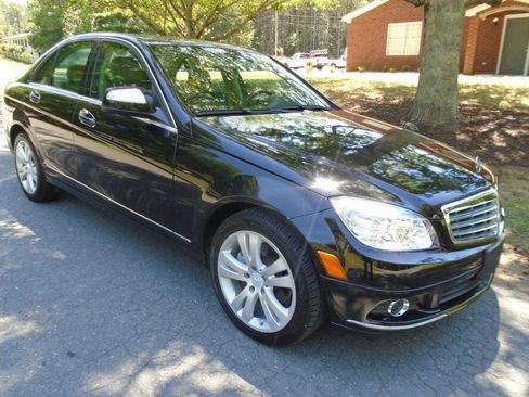 Used 2009 Mercedes-Benz C 300 Sedan image 3